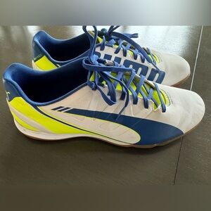 Like new- Puma women’s athletic gym shoes